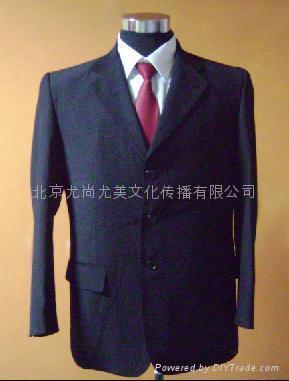 北京西裝、制服與工作禮儀服裝租賃服務 絲綢服飾的精致選擇與商務禮儀的完美融合